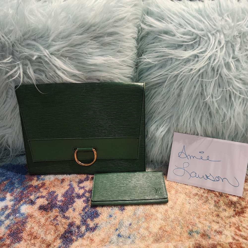 Louis Vuitton green Epi clutch with wallet